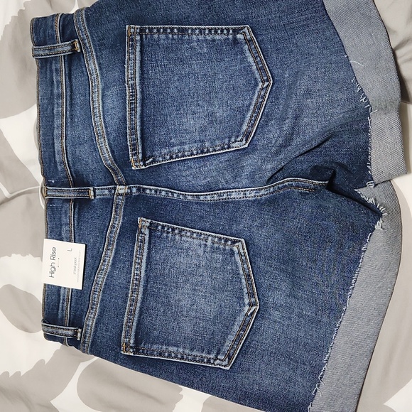 Sneak Peek ladies HighRise Demin shorts - Picture 4 of 6